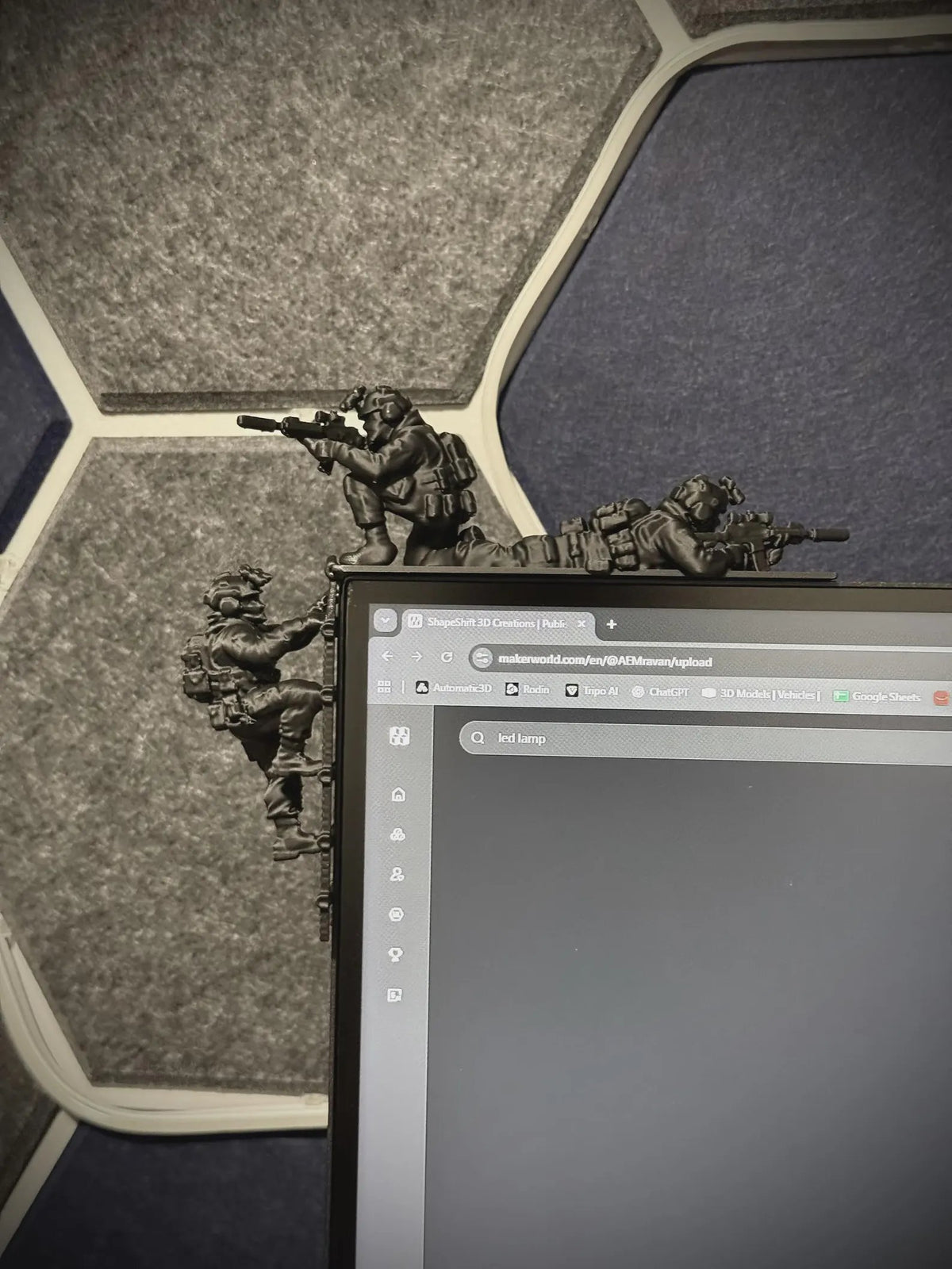 🪖Special Ops Desk Squad – Climbing Military Figurines